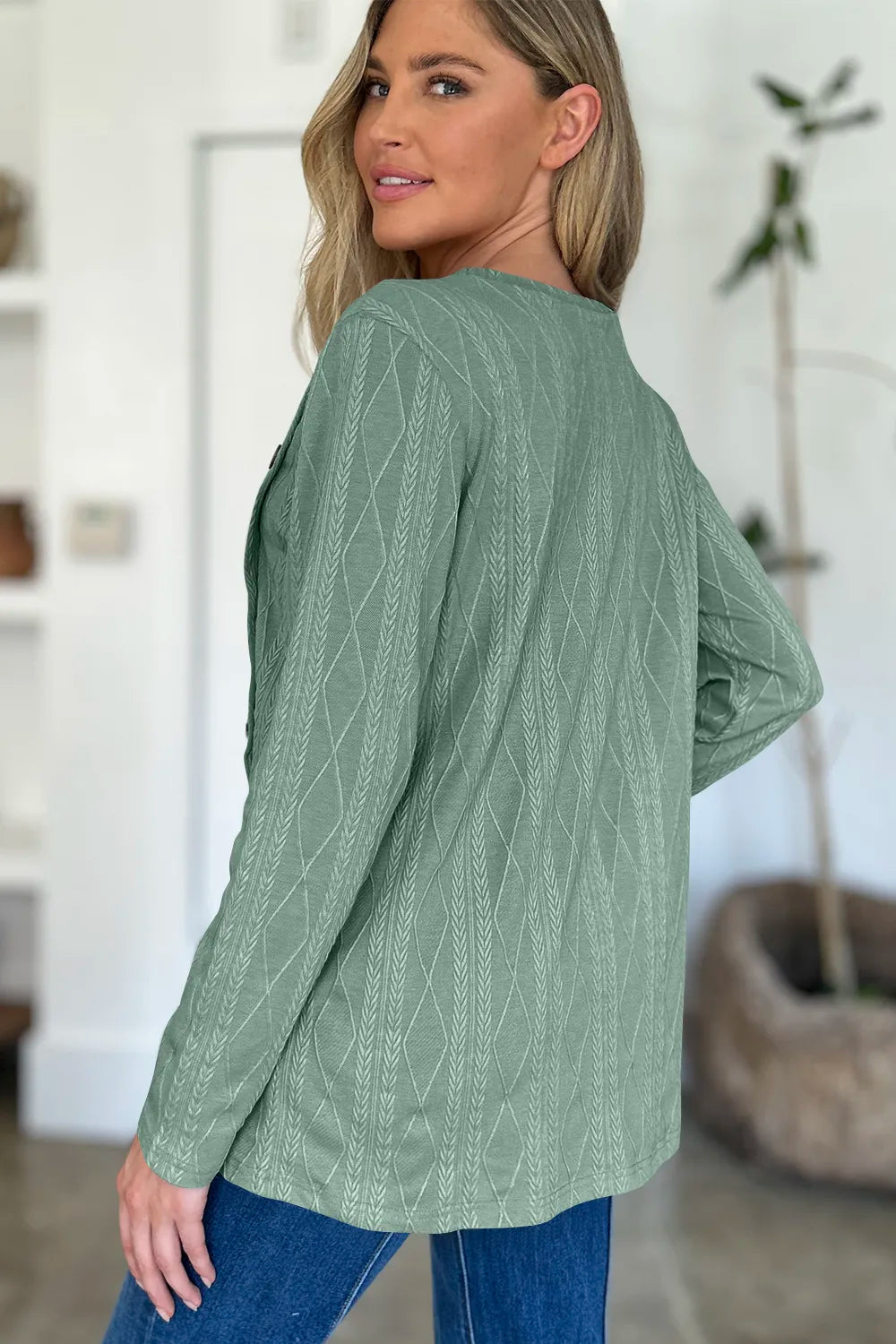 e06f27d9-d2a3-4800-9ed4-76c81cb7c3aa-Max